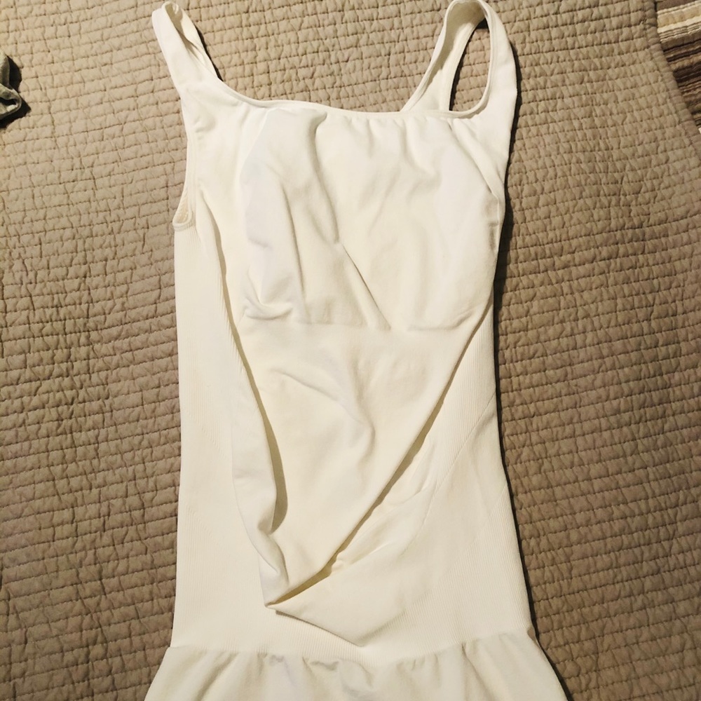 Maternity fitted support tank top (NWOT)